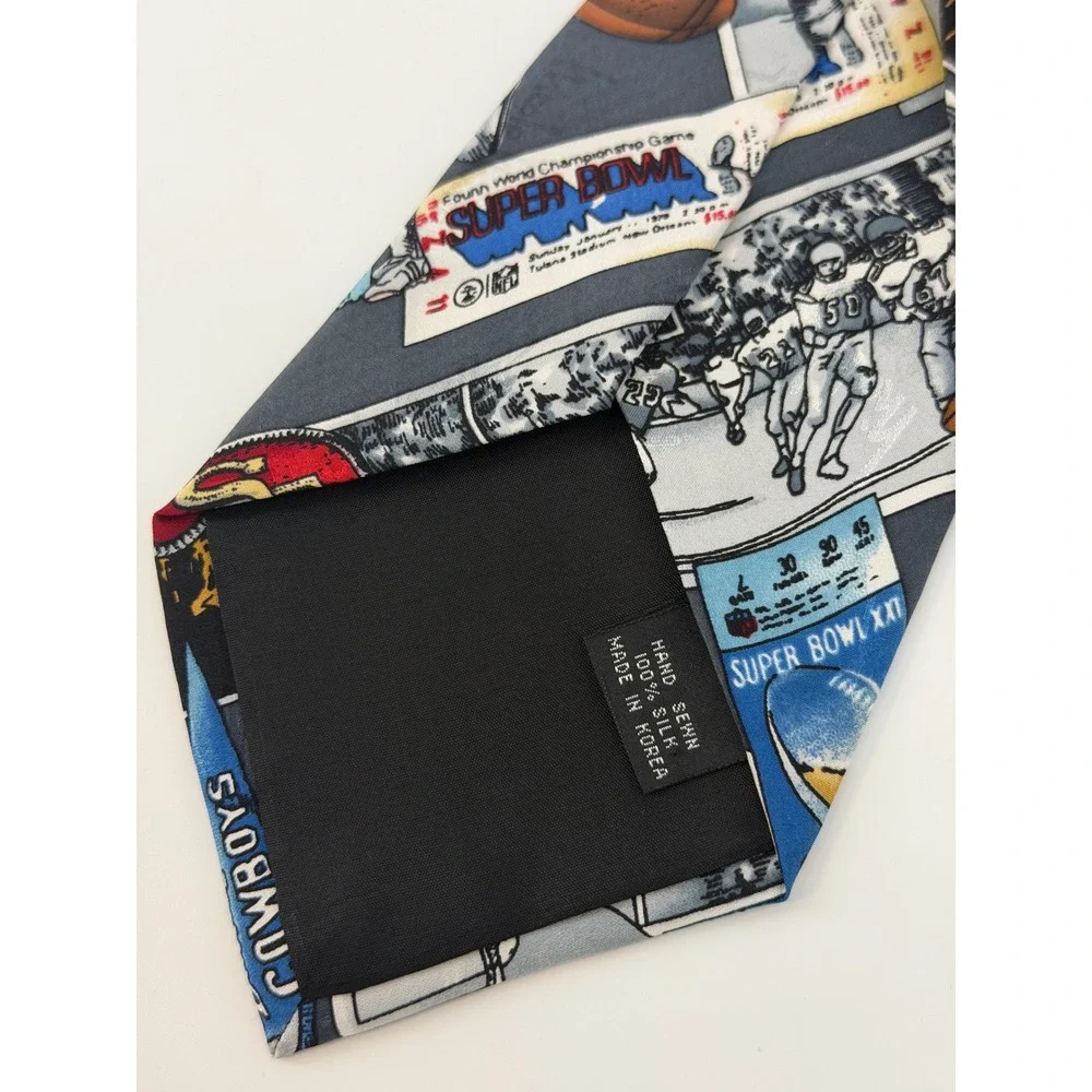 Nicole Miller Mens 1995 Vintage NFL Super Bowl Silk Tie‎ Football Collage